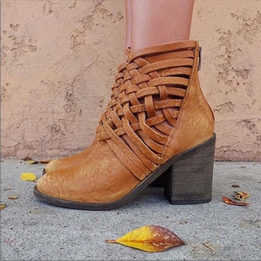 FREE PEOPLE Carrera Boots Size 37 Size 7